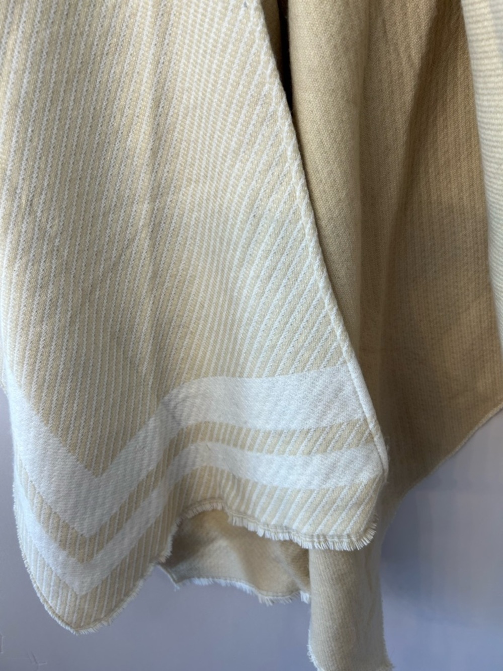 *NWT* Lauren Ralph Lauren Women’s Woven Twill-Border Ruana Cape, One Size - Picture 6 of 11